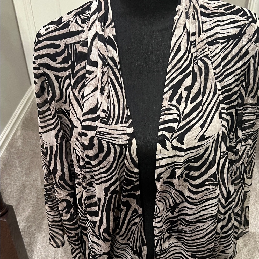 🐝JM Collection Black and White Zebra Kimono - Picture 3 of 9
